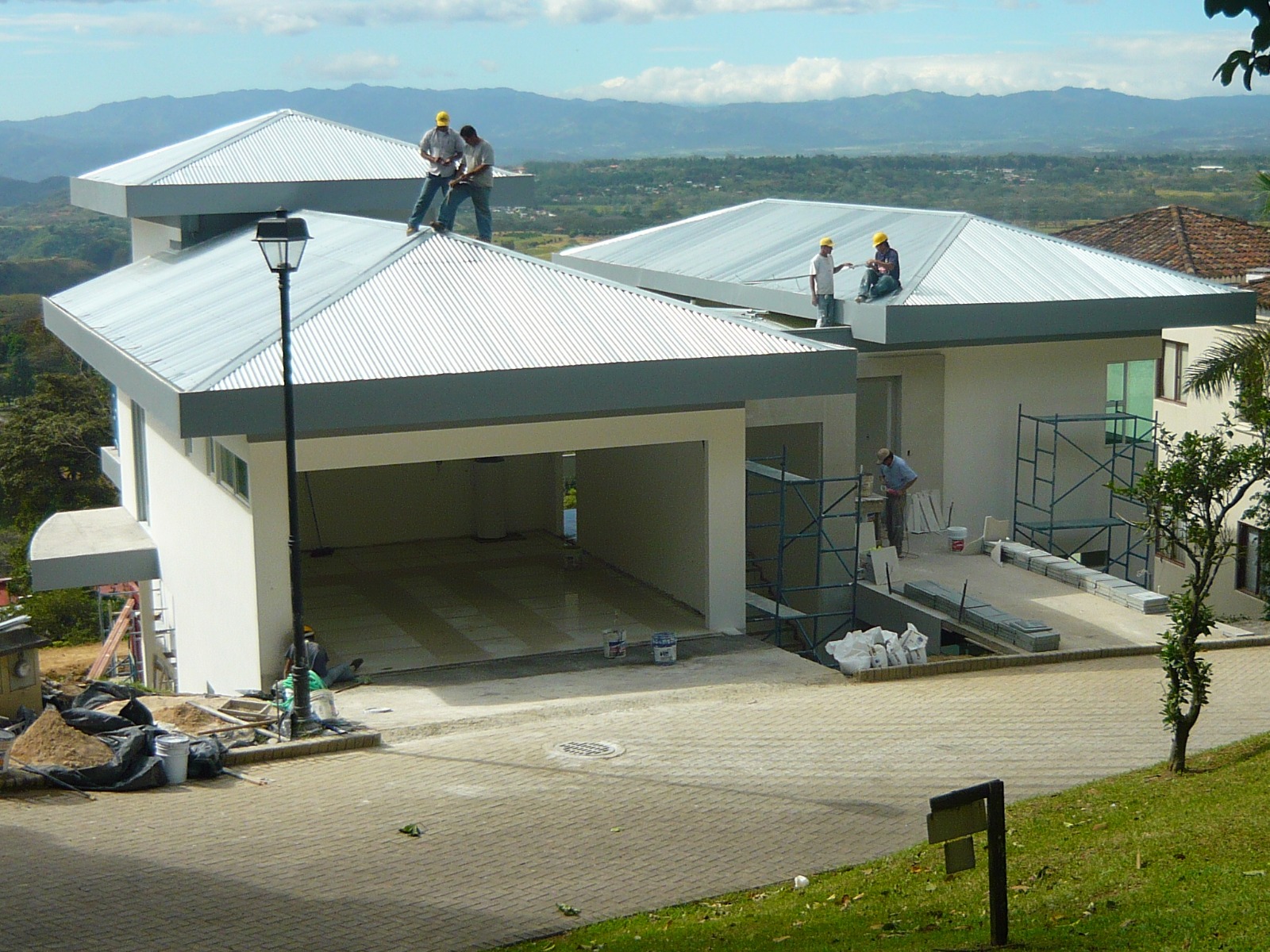 MetalCubre — Instalación de techo residencial
